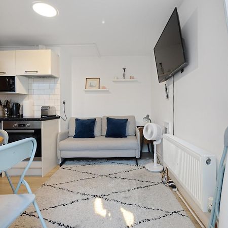 Modern Flat & Balcony In Historic West Kensington Lejlighed London Eksteriør billede